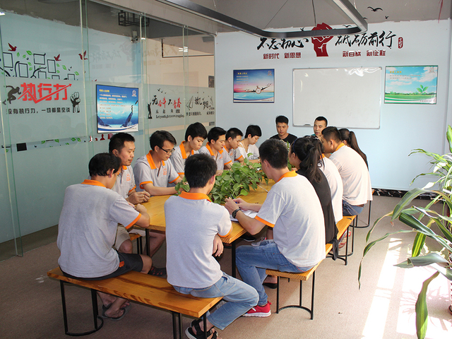 YLEU Lighting Team (5)