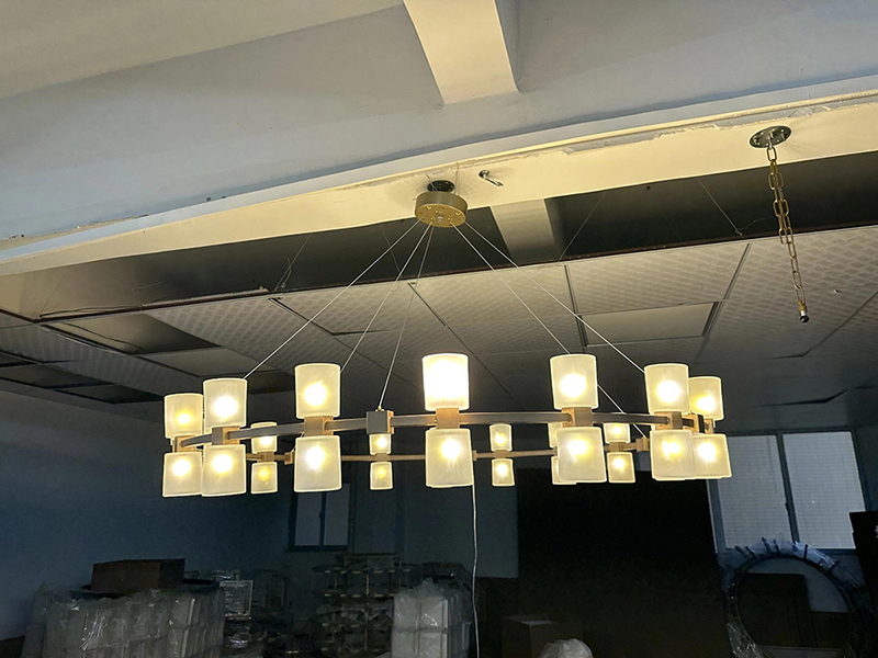 Customization of restaurant lights in hotel dining areas (3)