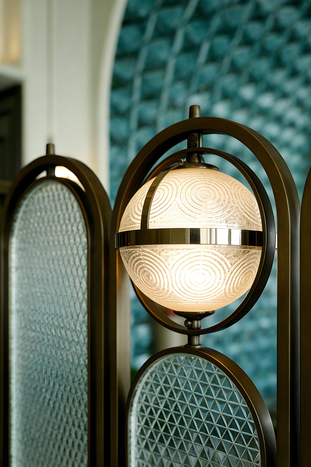 Sculpture with floor lamp -New Art Creation sharing by YLEU Bepsoke Lamp Manufacturer-15