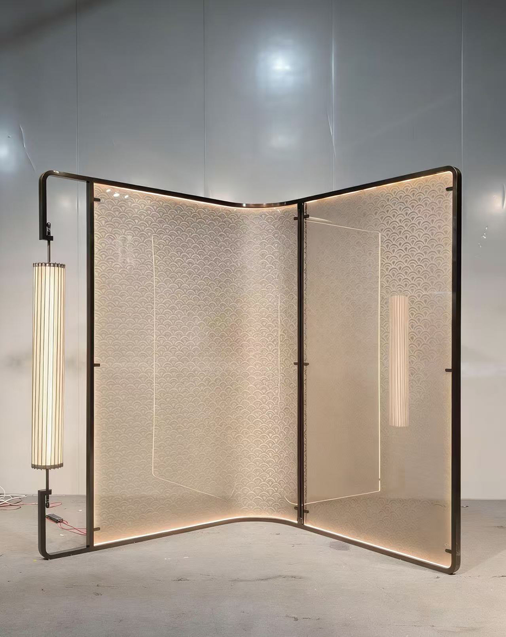 Sculpture with floor lamp -New Art Creation sharing by YLEU Bepsoke Lamp Manufacturer-9