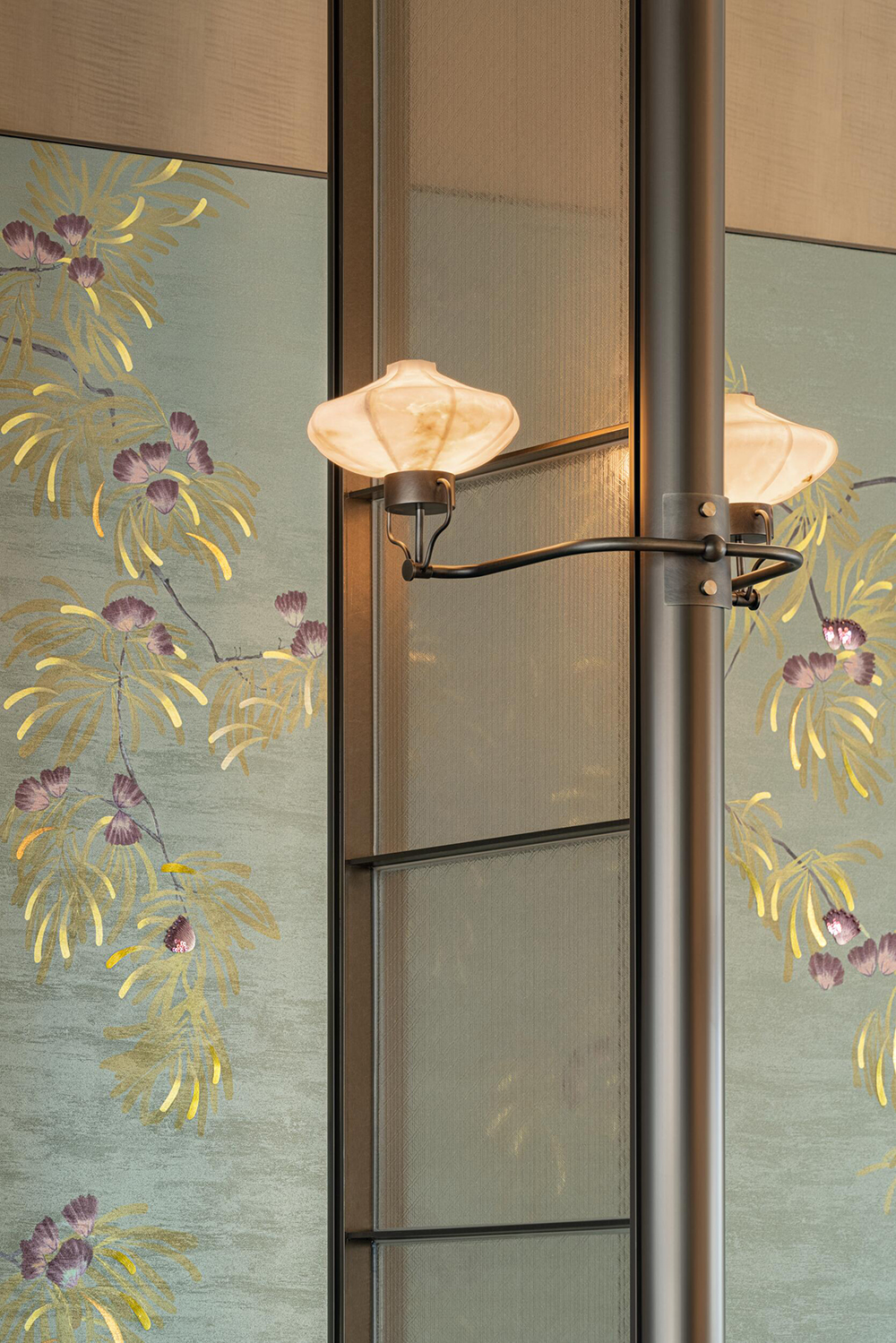 Sculpture with floor lamp -New Art Creation sharing by YLEU Bepsoke Lamp Manufacturer-6