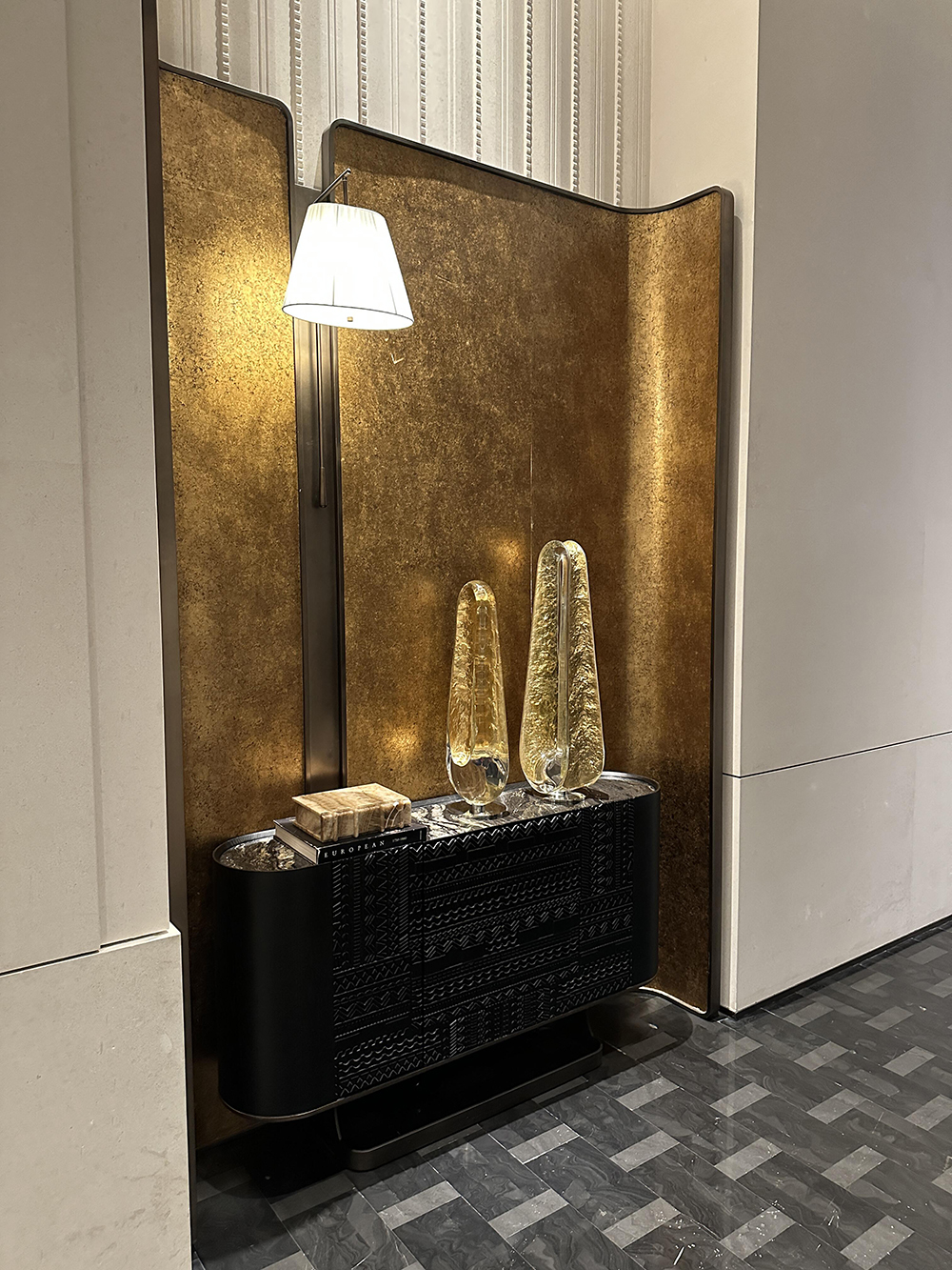 Sculpture with floor lamp -New Art Creation sharing by YLEU Bepsoke Lamp Manufacturer-13