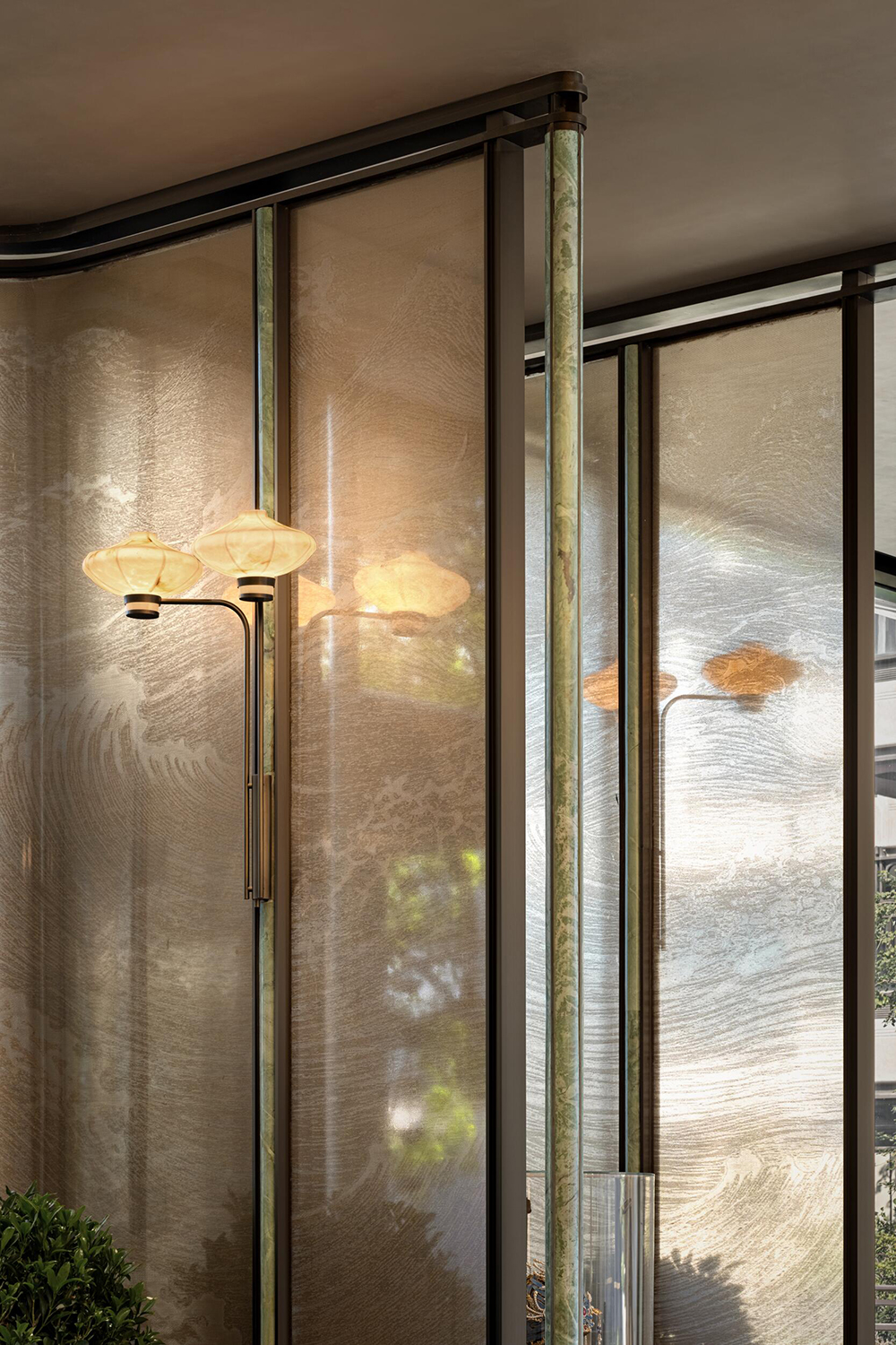 Sculpture with floor lamp -New Art Creation sharing by YLEU Bepsoke Lamp Manufacturer-7